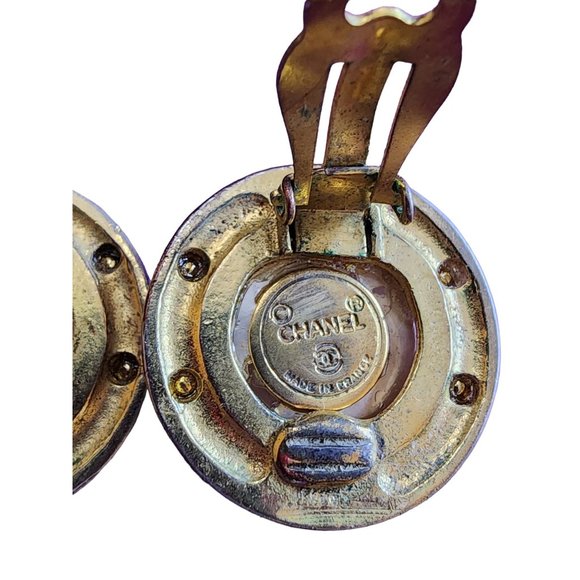 Vintage Chanel Signed Pearl Logo Clip Earrings (A1769) - Picture 5 of 8